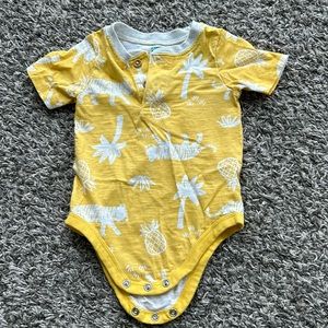 Garanimals tropical boys onesie 12 months yellow and white snap closure